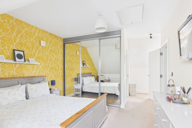 6, Kestrel Row, Southam photo 4