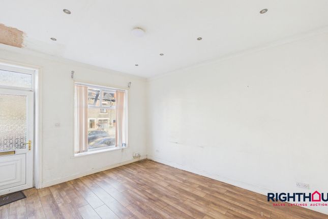 78 Harlow Road, Bradford photo 3
