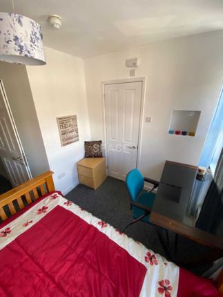 Terraced house to rent in Grange Avenue, Reading, Berkshire