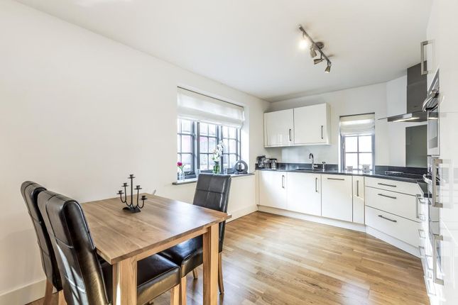 Flat to rent in Kings Road, Henley