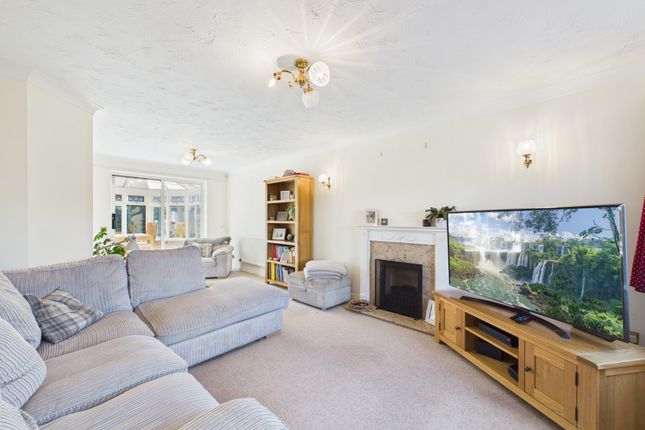 12 Mead Park, High Wycombe photo 4