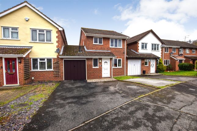 Link-detached house for sale in Chamomile Gardens, Farnborough, Hampshire