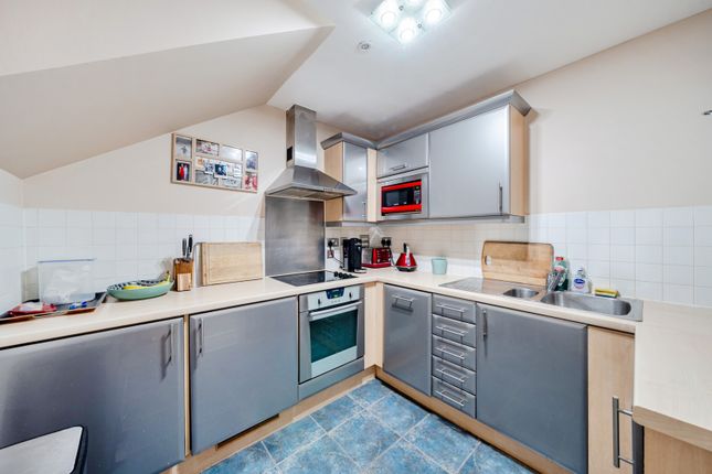 Flat 2 Listed House, 46, Peckham Grove, London photo 4