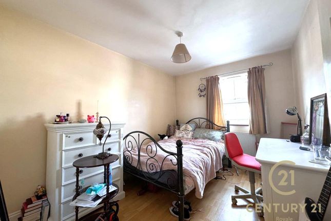 Room to rent in Southsea Road, Kingston Upon Thames