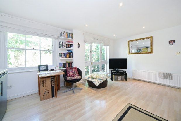 Flat to rent in 96 Chepstow Road, London