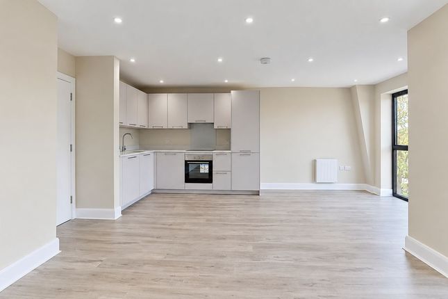 Flat 2, 159 Turners Hill, Cheshunt photo 4