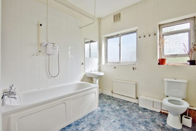 Flat for sale in Glenhurst Mansions, Southchurch Road, Southend-On-Sea
