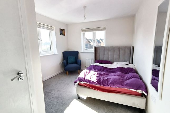 1 Hops Drive, Farnham photo 4
