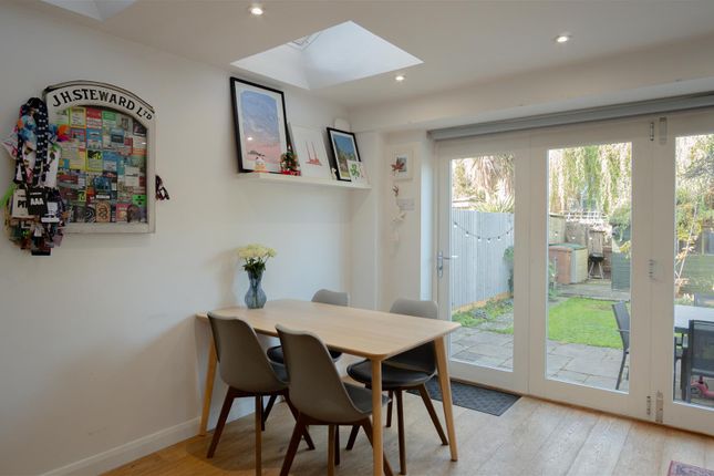 Emlyn Road, Redhill photo 4