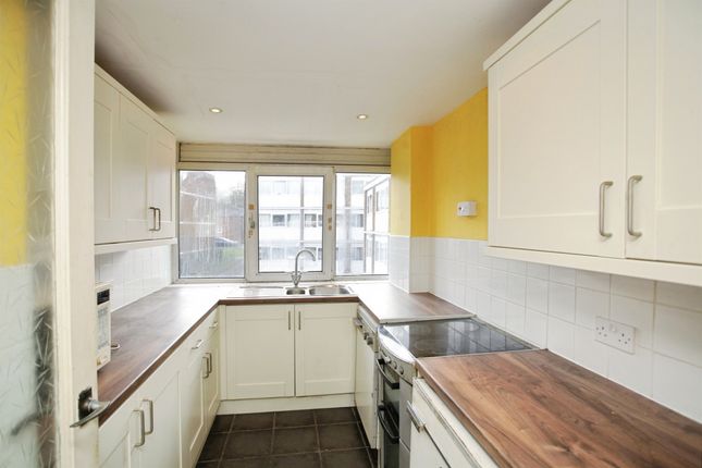 28, Whitley Court, COVENTRY photo 4