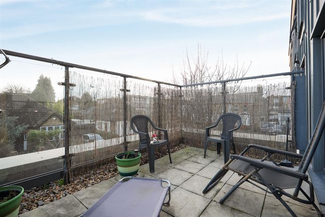 6 Kitchener House,, Warwick Road, West Drayton photo 3