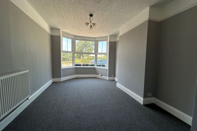 12 Landguard Road, Felixstowe photo 2