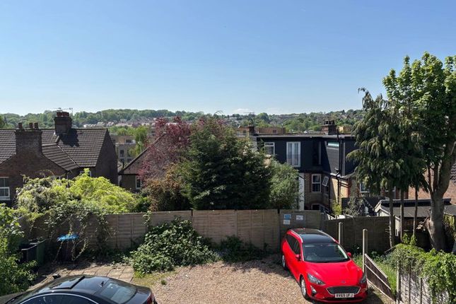 208b, Lawn Lane, Hemel Hempstead photo 4