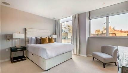 Flat to rent in Young Street, London