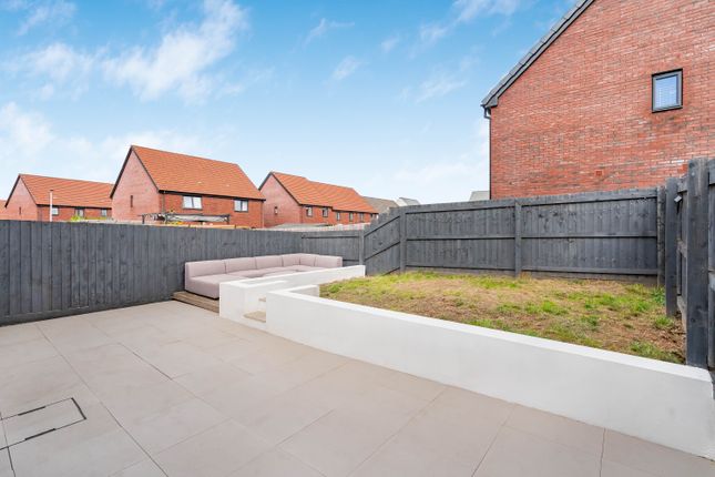 21, Chaffinch Rise, Exeter photo 4