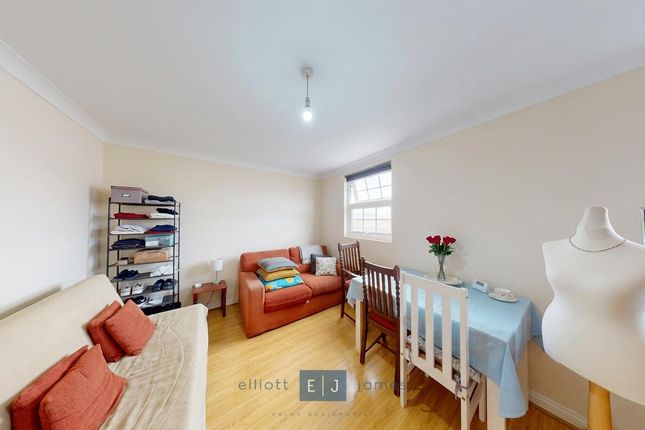Flat 3, 153A, High Street, Ilford photo 4