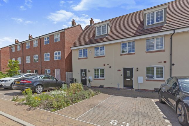 3 bed town house for sale in Sansome Drive, Hinckley LE10