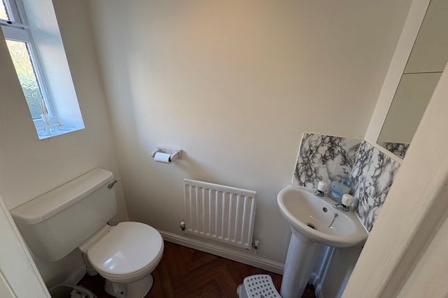 11, Hook Close, Nottingham photo 3