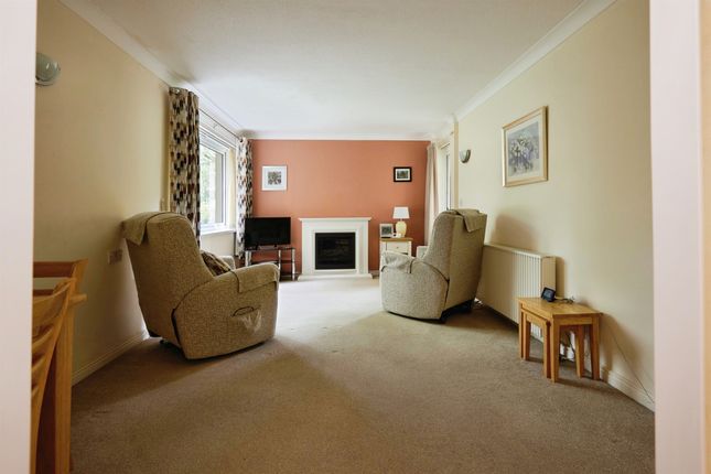 Flat 6, Hillbrook Court, Acreman Street, Sherborne photo 3