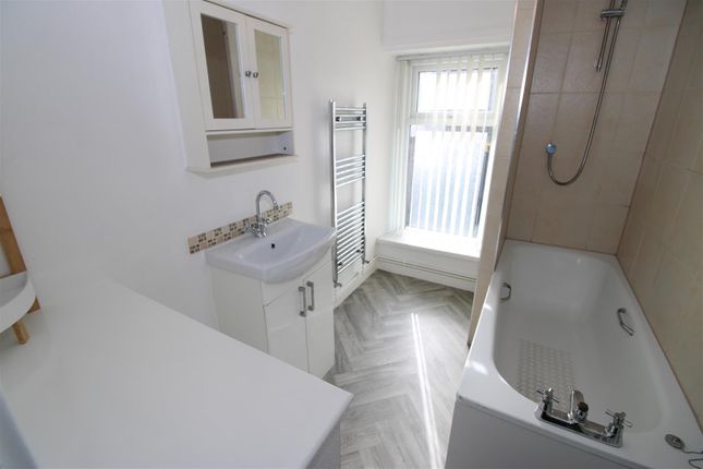 13, Commercial Street, Aberbargoed photo 4