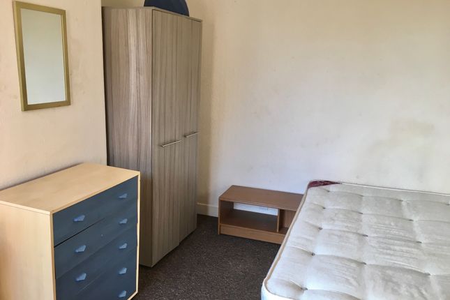 Room to rent in Umberslade Road, Birmingham