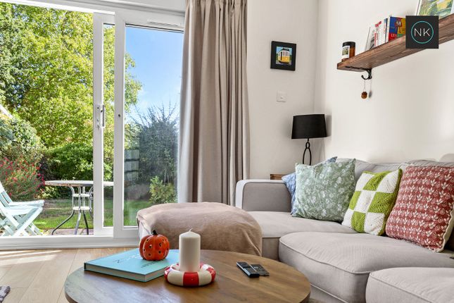 29 Kingspark Court, South Woodford, London photo 3