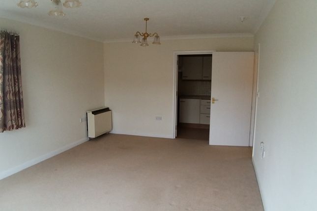 Flat 6 Cloverdale Court, Anning Road, Lyme Regis, Dorset photo 2