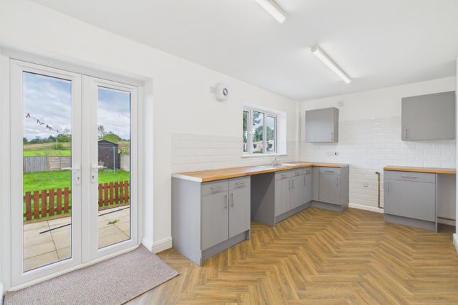 90 Parkside, Somercotes, Derbyshire photo 2