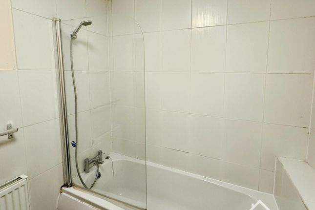 Flat 2, 10, Beccles Court, Coalpit Fields Road, Bedworth photo 4