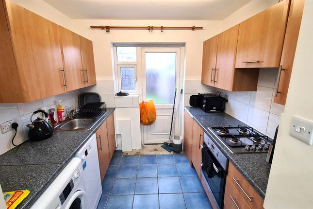 16, Ramscroft Close, Edmonton photo 3