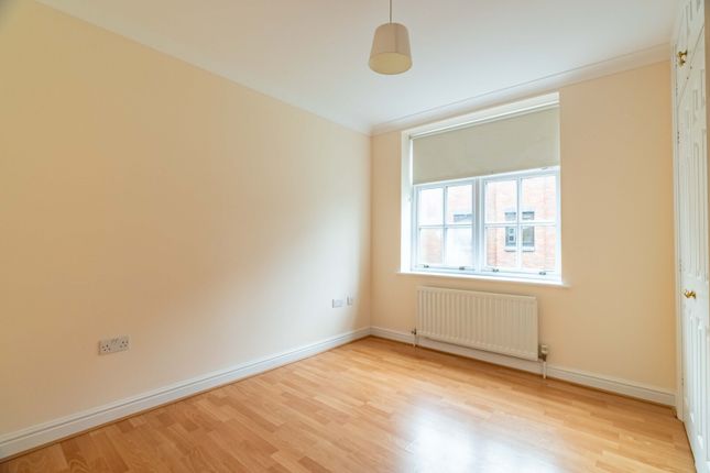 Flat to rent in Milliners Court, Lattimore Road, St Albans, Herts