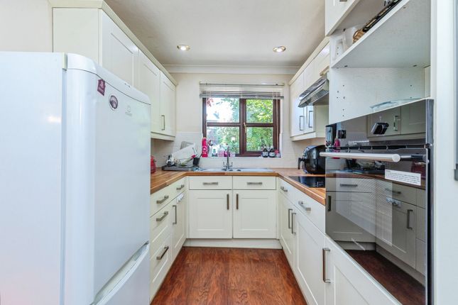 14, Burrows Lane, Rochester photo 4