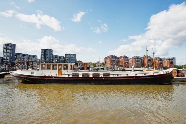Thumbnail Houseboat for sale in Plantation Wharf, Battersea