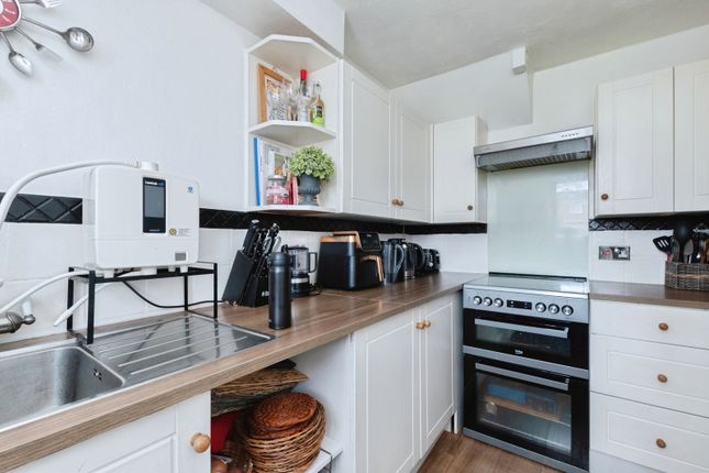 10, Slepe Crescent, Dorset photo 4