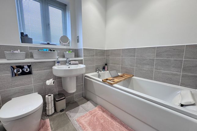 7 Rosebay Gardens, Chapel en le Frith photo 3