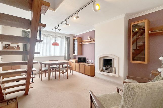 15 Alder Avenue, Stockport photo 2