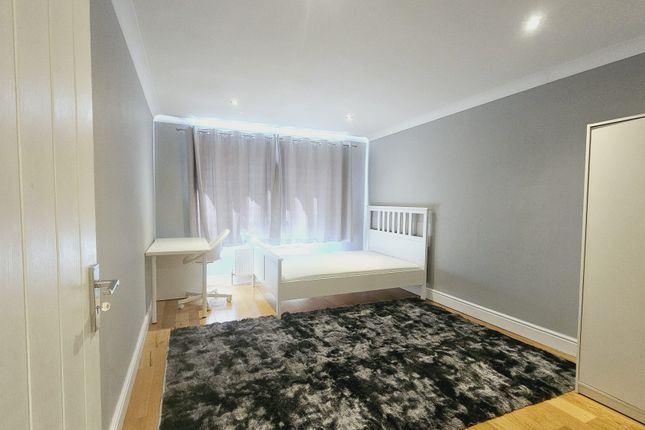 34, Brabazon Street, London photo 4