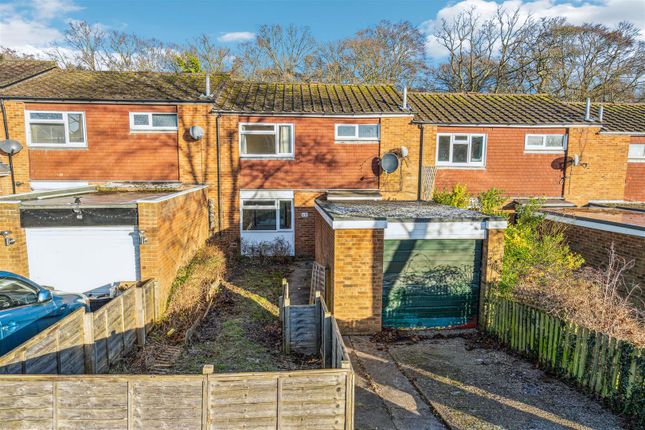Terraced house to rent in Oakwood, Flackwell Heath, High Wycombe