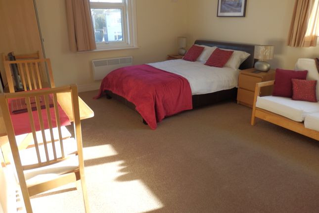 Studio to rent in Pinecliffe Avenue, Southbourne, Bournemouth