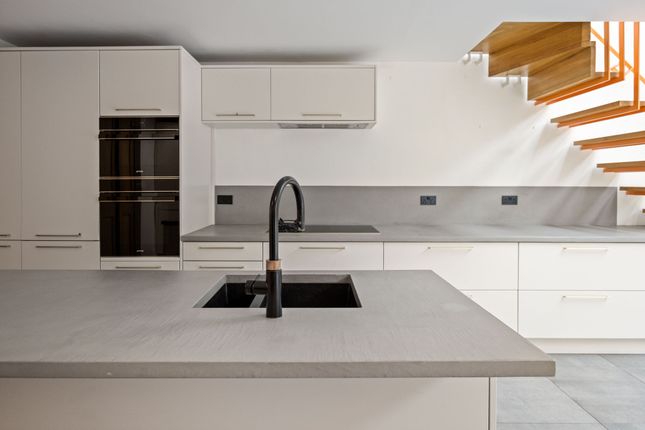 26, Woodstock Road, London photo 2