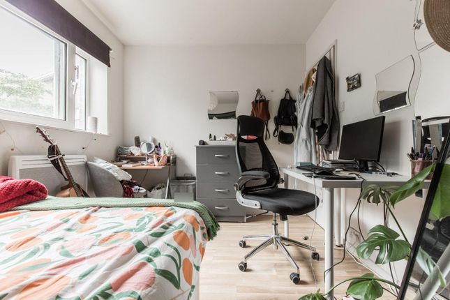 Flat 17, Brooks Court, London photo 4