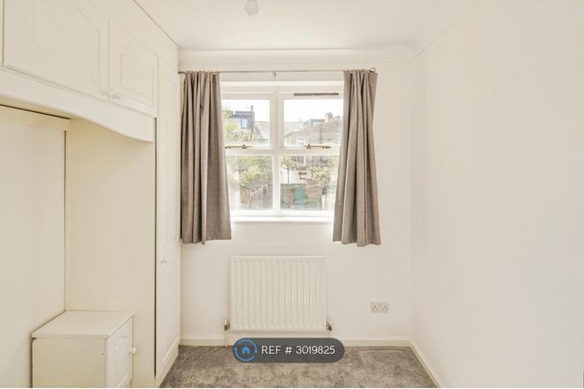 Croftongate Way, London photo 3