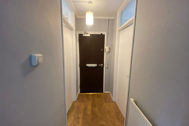 2 Linden Close, Western Avenue, Bentley photo 2
