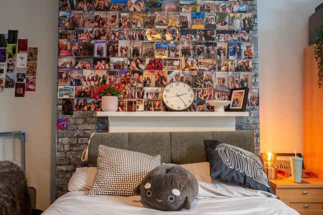 A Cozy Bedroom Featuring A Bed With Decorative Cus...