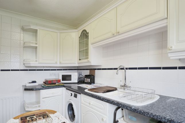 Flat for sale in Alvingham Road, Scunthorpe
