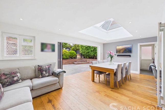 4 Parsonsfield Close, Banstead photo 2