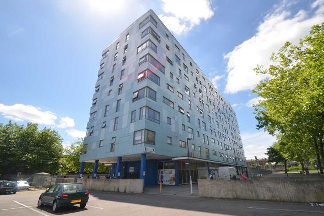2 bed flat to rent in Wetherburn Court, Bletchley, Milton Keynes