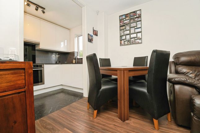 Flat 17 Sovereign Court 34-40,, Henry Street, Gloucestershire photo 4