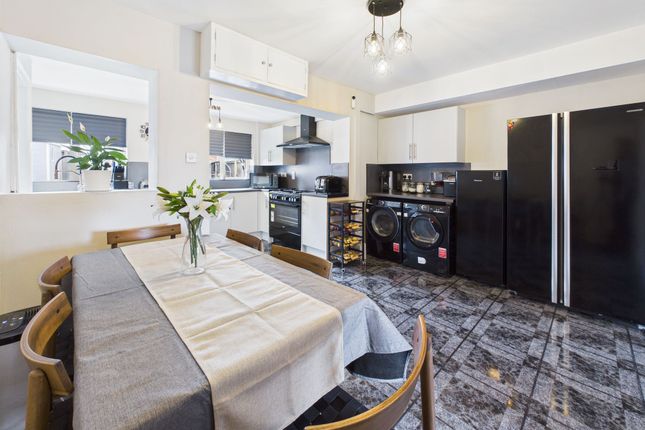 4 Strawberry Bank, Sutton-In-Ashfield photo 4