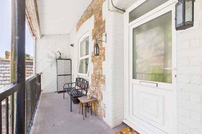 13 Albert Court photo 2